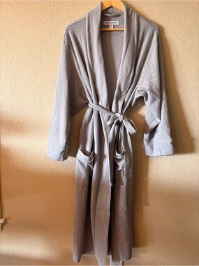 Amazon Essentials M/L Gray Waffle Knit Robe Cotton Blend Spa Bath Loungewear
